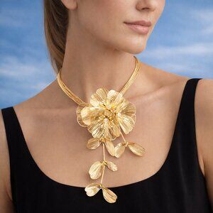 Sculpted Gold Filigree Flower Necklace